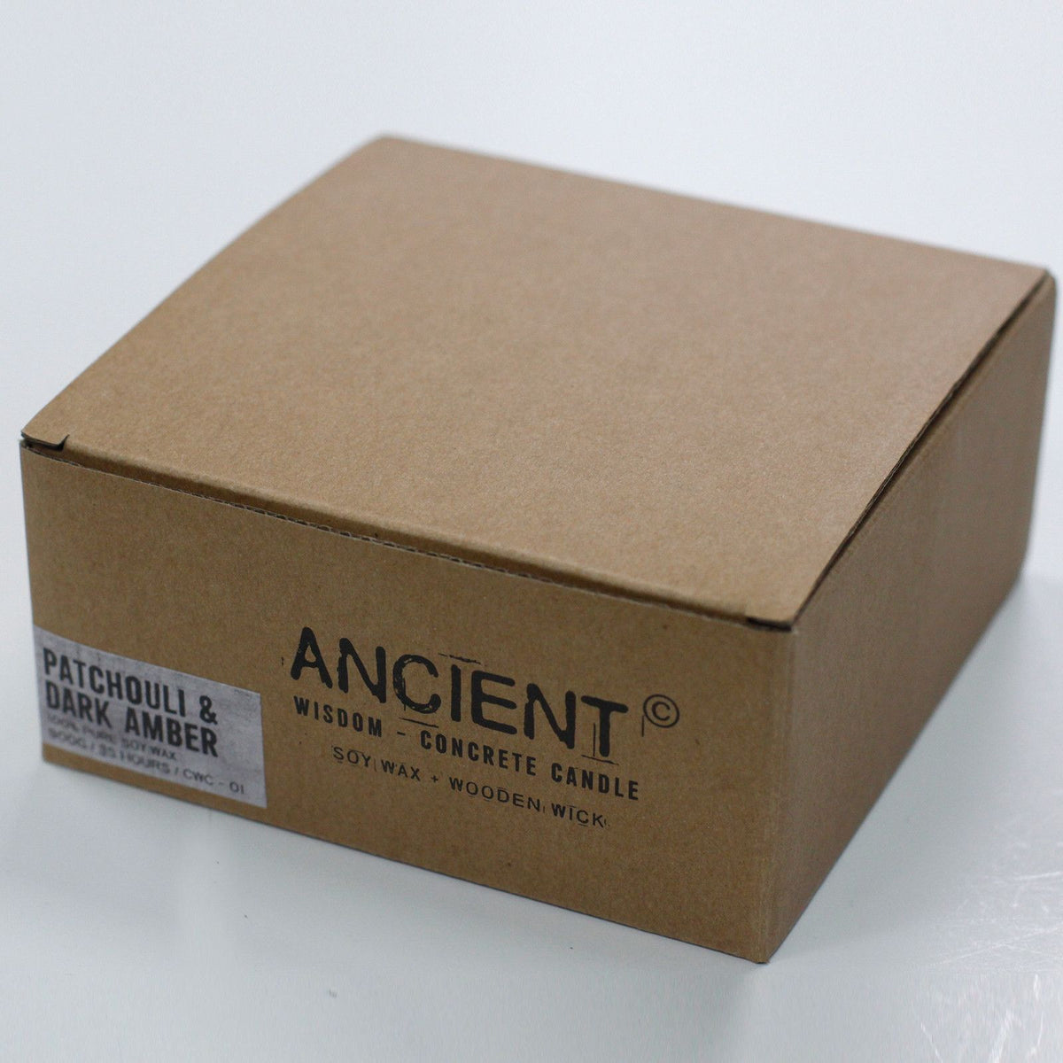 Candela in cera di soia e contenitore in cemento — Patchouli e ambra scura