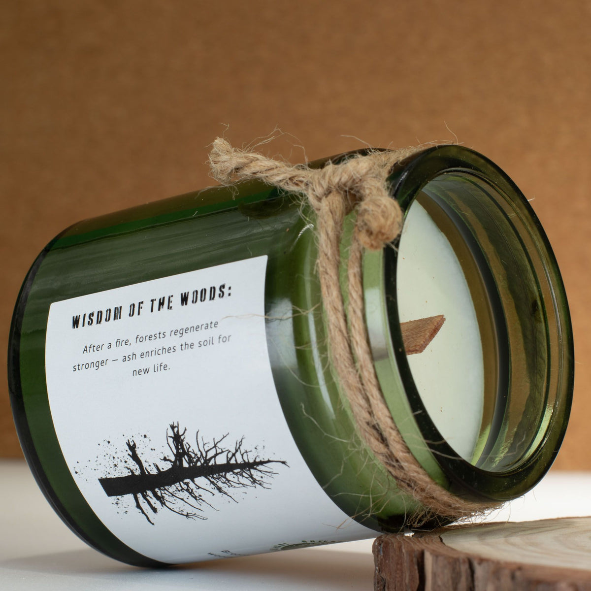 Candela in cera di soia Greenman — Cenere e legna ardente