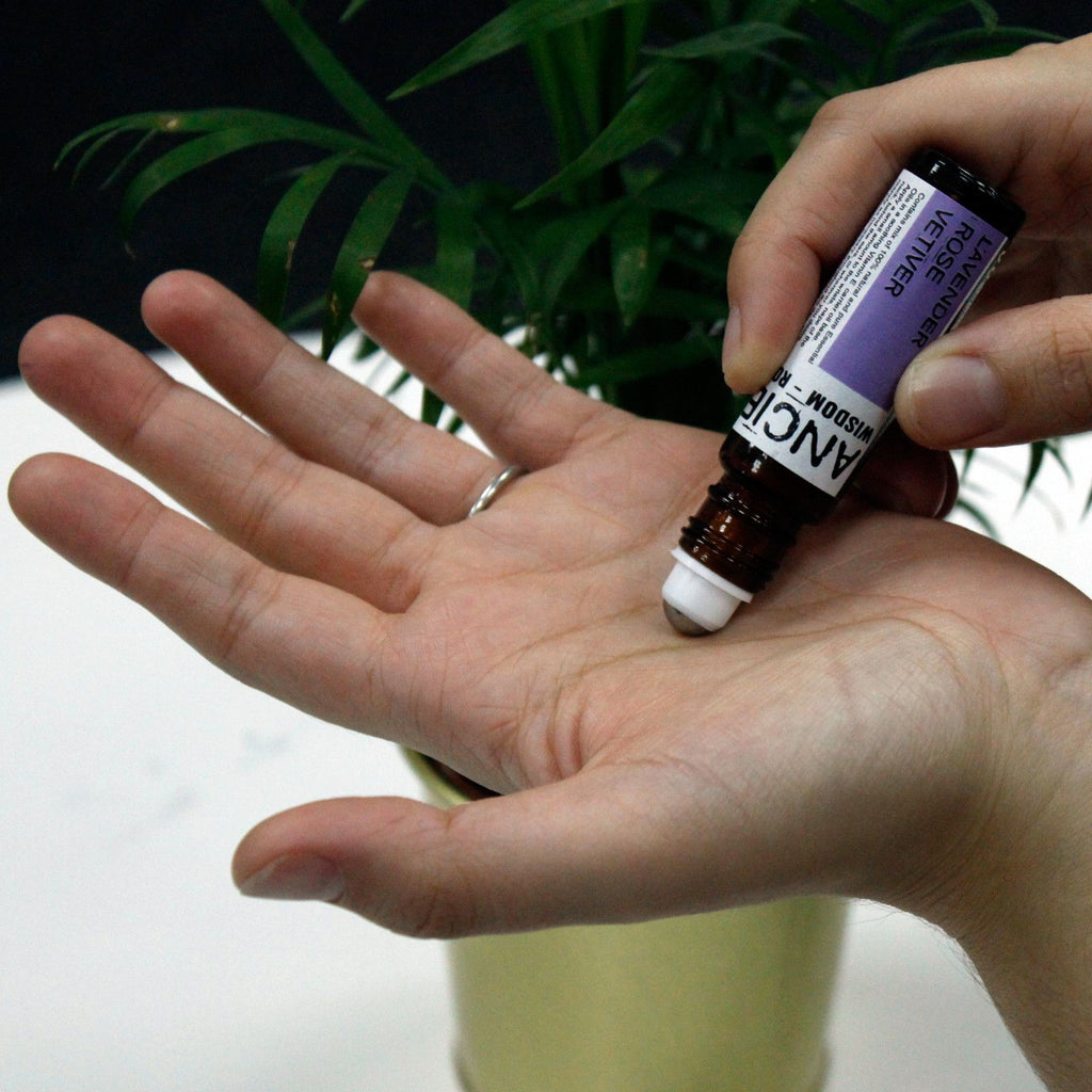 Miscela di oli essenziali con applicatore a sfera — Risveglio — 10 ml