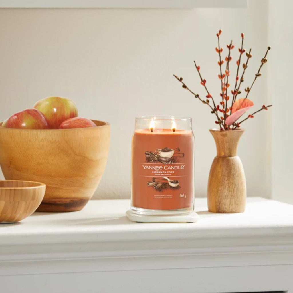 Candela Signature Grande " Cinnamon Stick " Yankee Candle - Kōdō.boutique